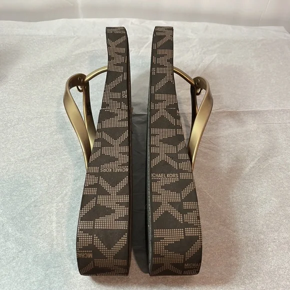 Michael Kors flip flops size 10 in excellent condition - Picture 9 of 10